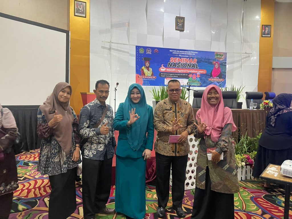 Pimpinan dan Pengelola MAN 3 Tanah Datar Ikuti Seminar Nasional “NGOPI” di Bukittinggi